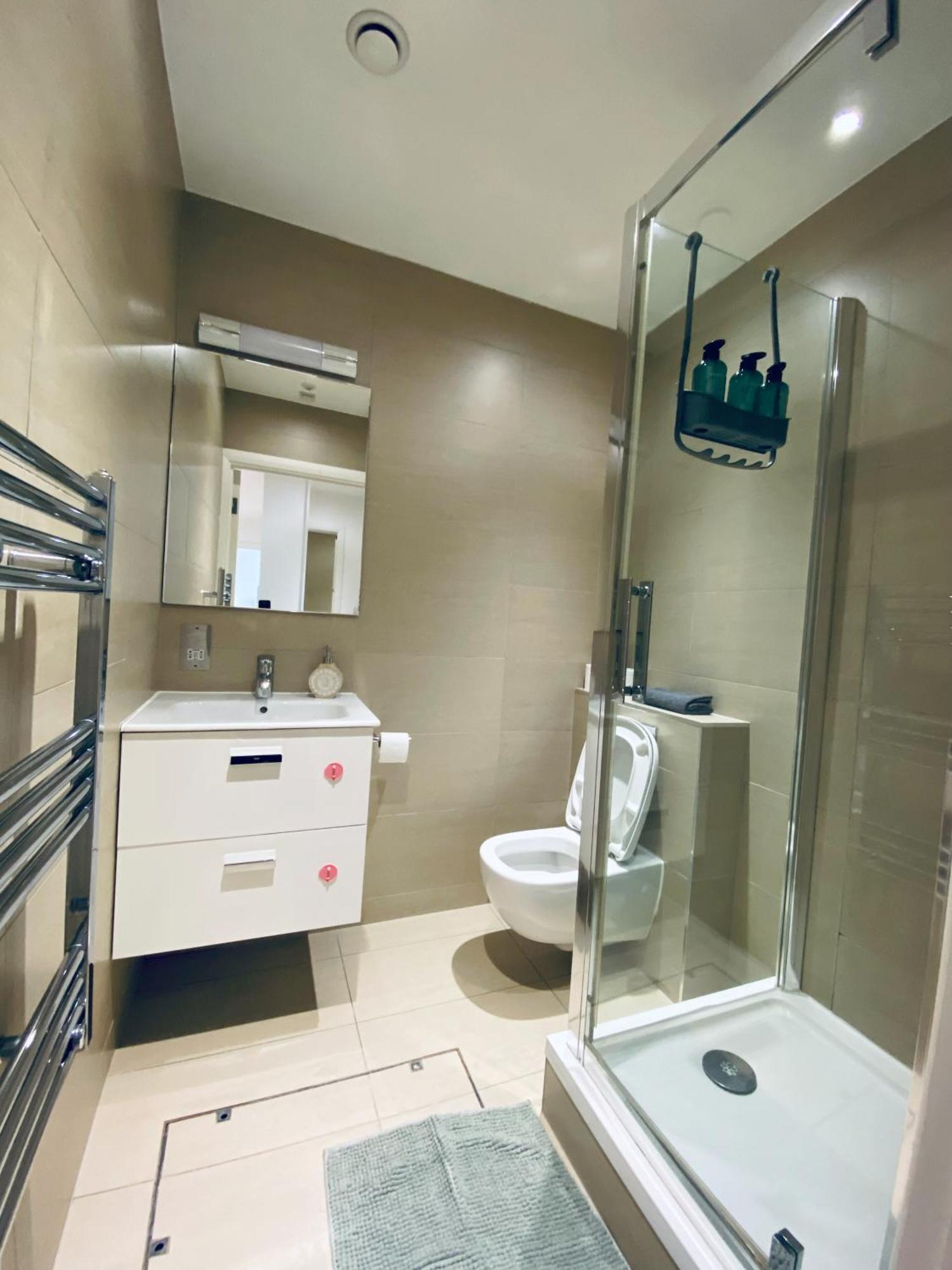 2 Bedroom Flat - 2 Bath - 15 Min Camden Town Londra